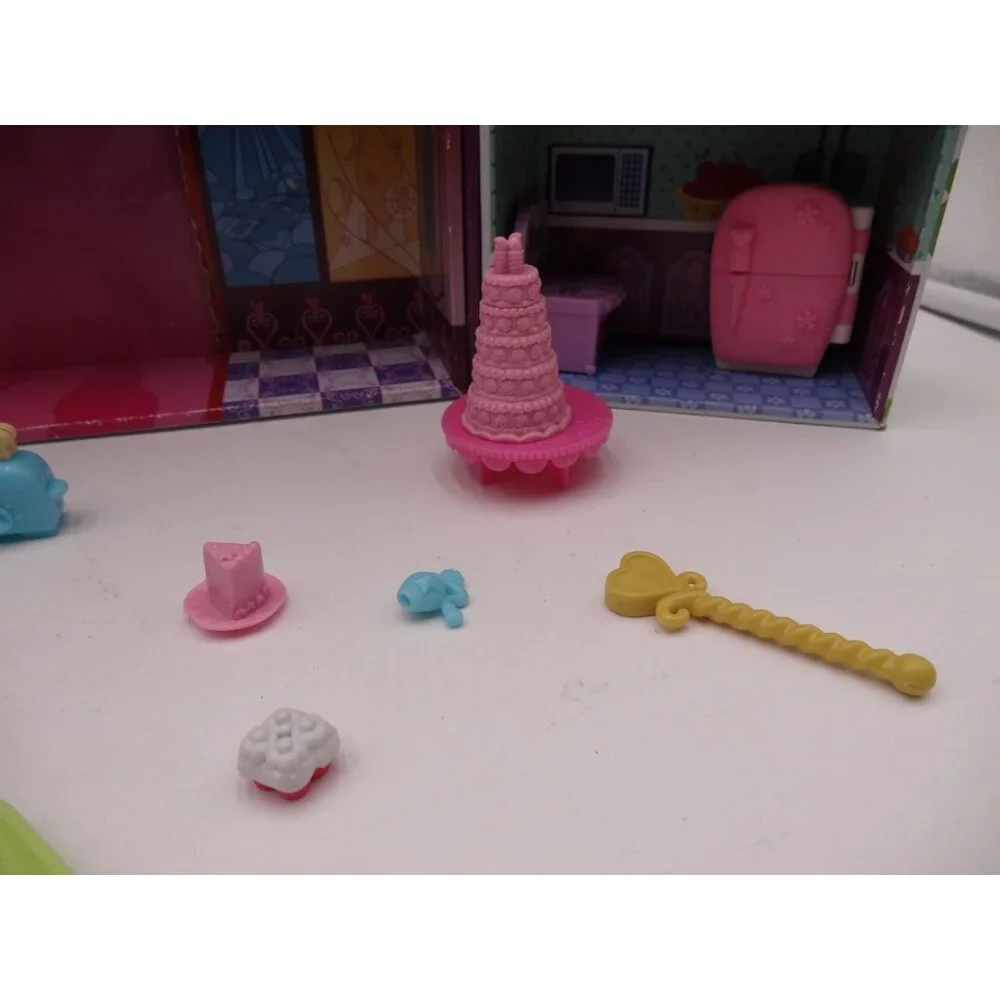 My Little Pony Canterlot Deluxe Playset, With Accessories 2 Pony's 1‎ carriage